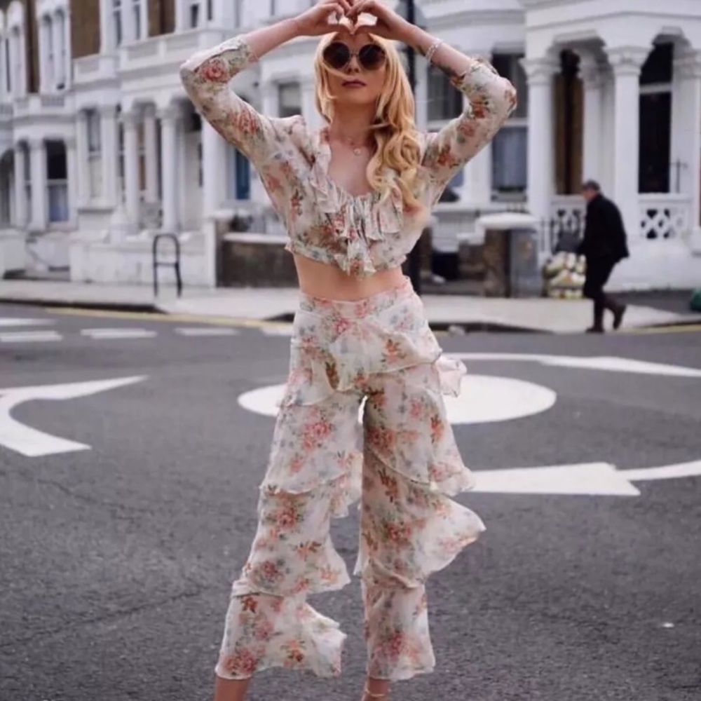 Last one ! Zara ruffled floral pants
